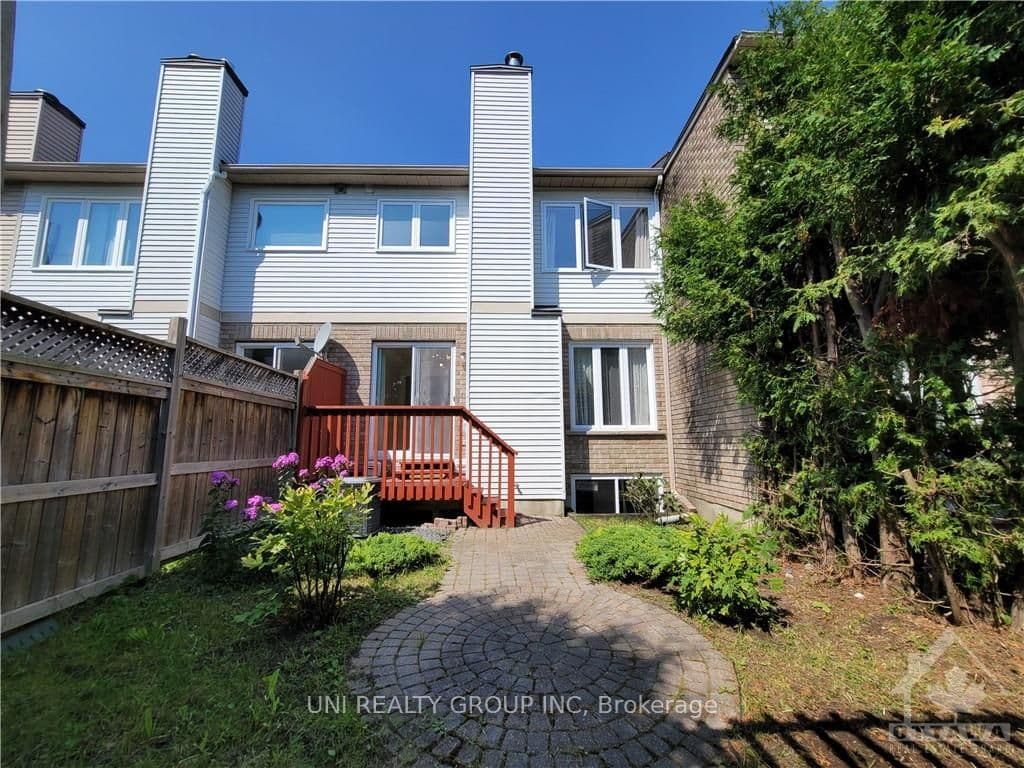 96 WESTPOINTE Crescent photo 30