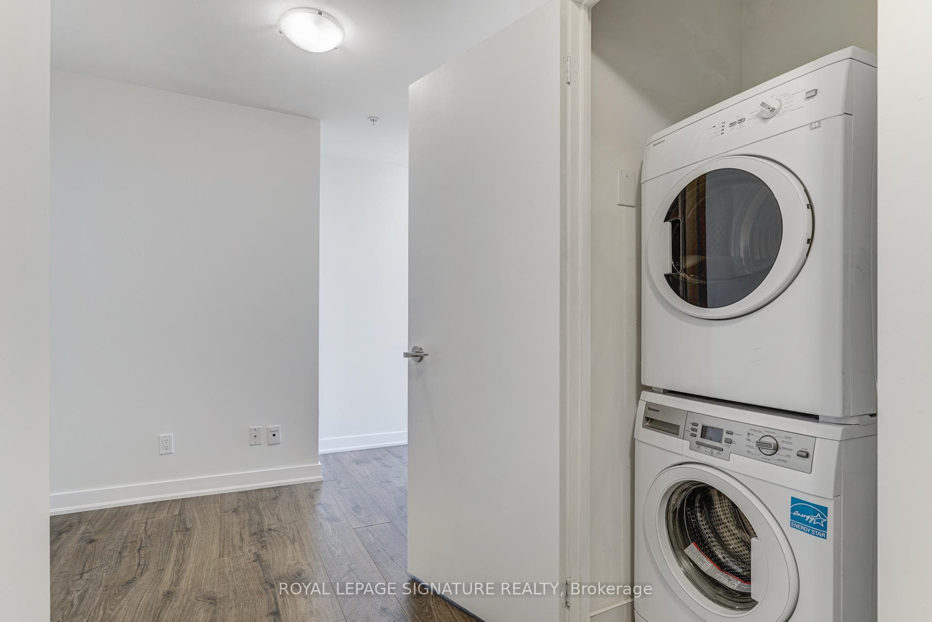 199 Richmond Street Unit 2007 photo 8