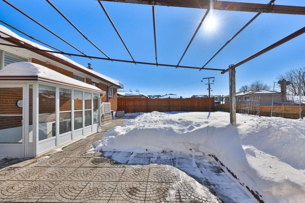 7 Roseglen Crescent photo 36