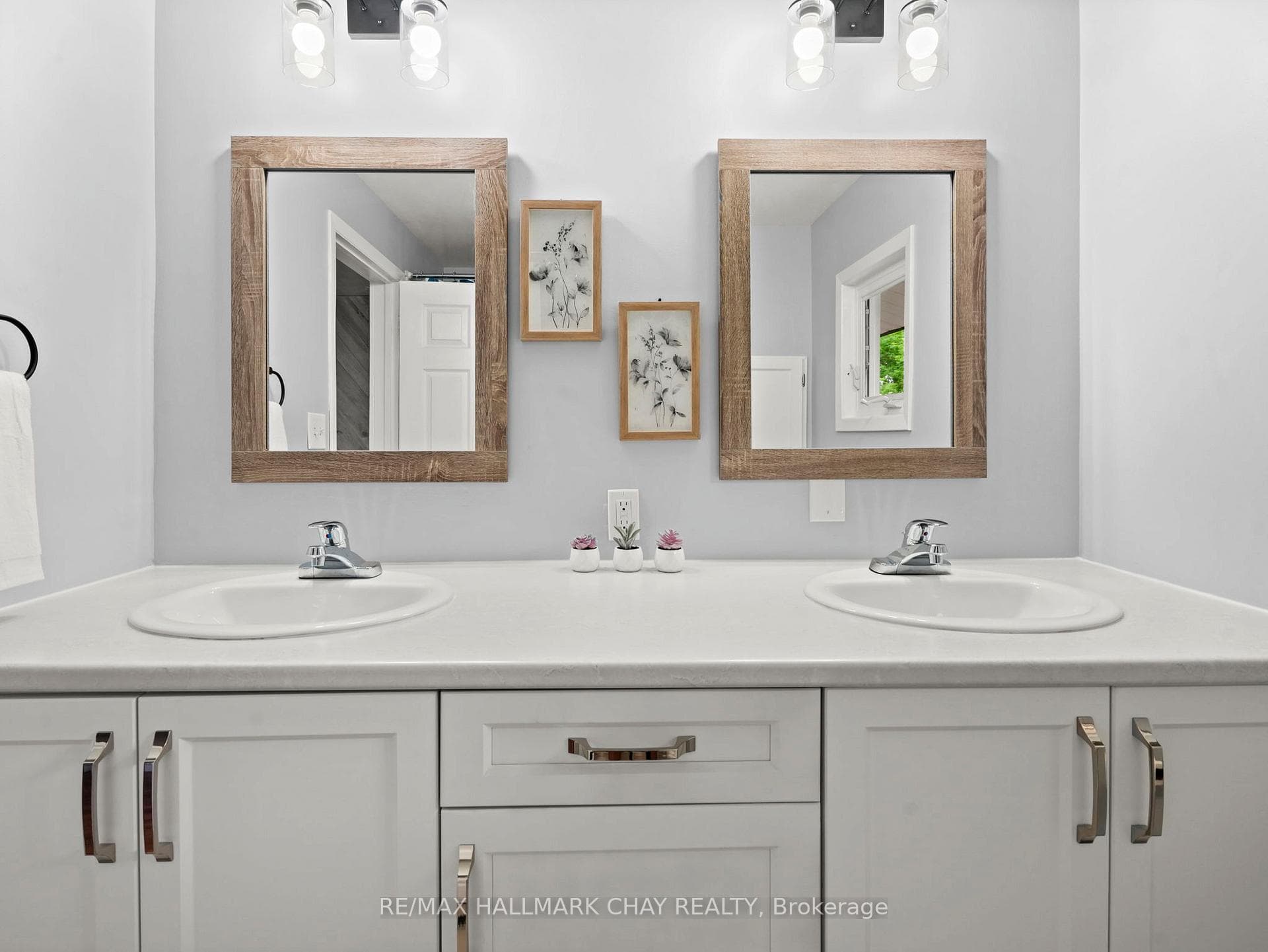 636 Victoria Street photo 21