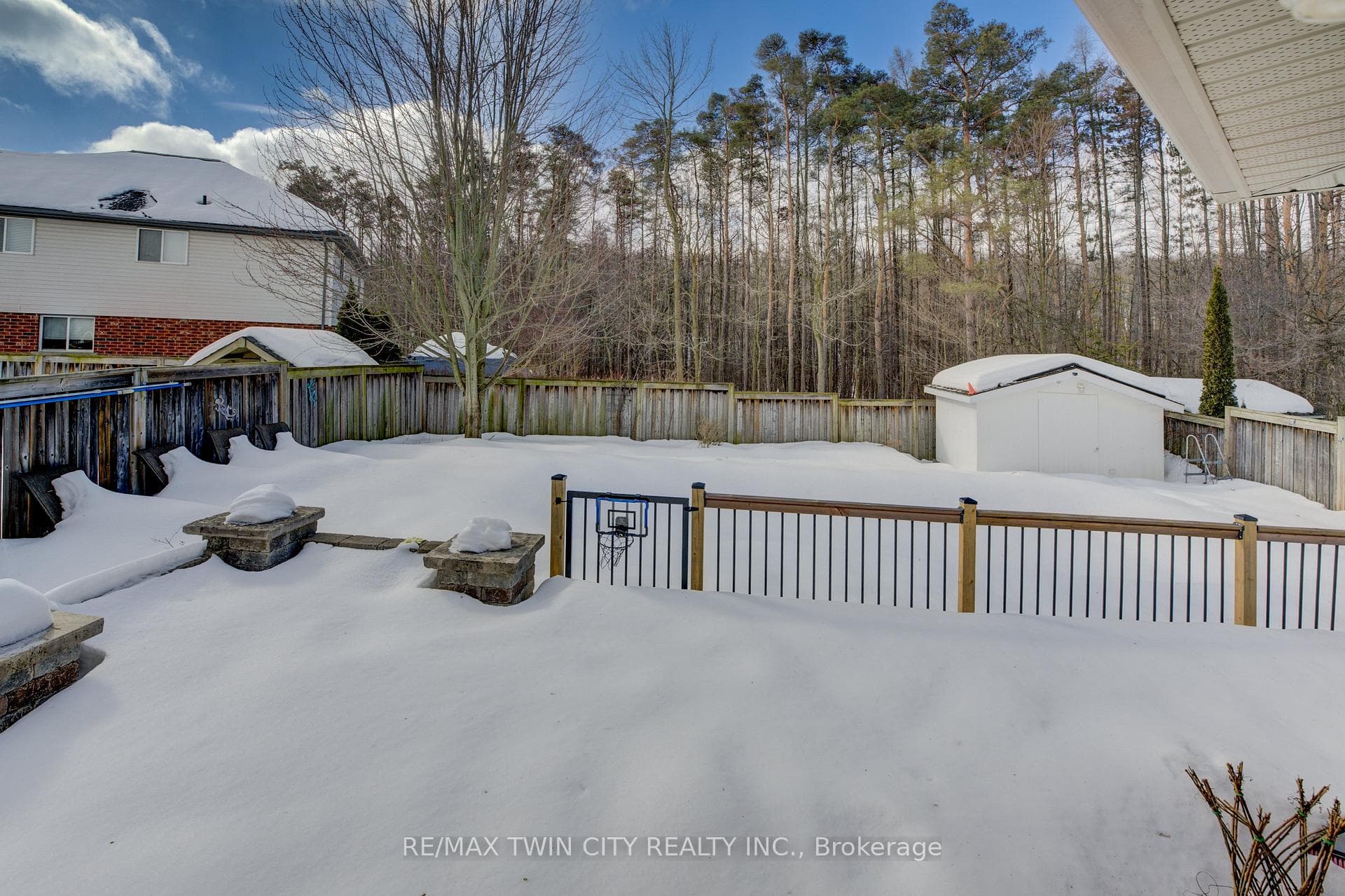 92 Rush Meadow Street photo 30