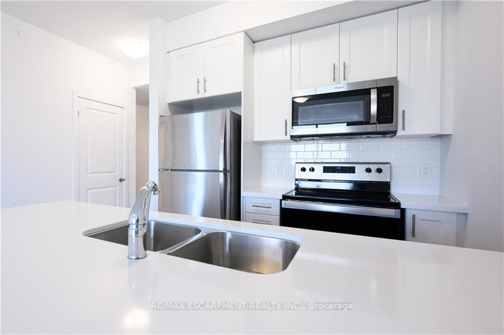 5055 Greenlane Road Unit 401 photo 14