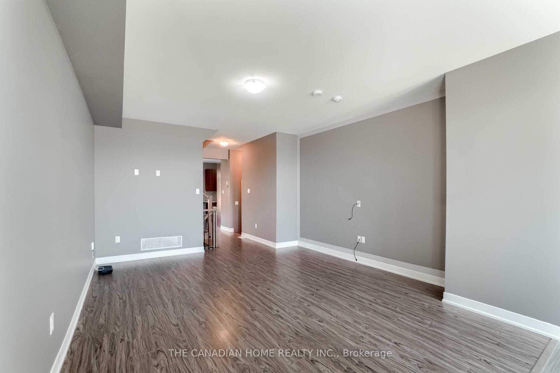 134 Vanier Street photo 8