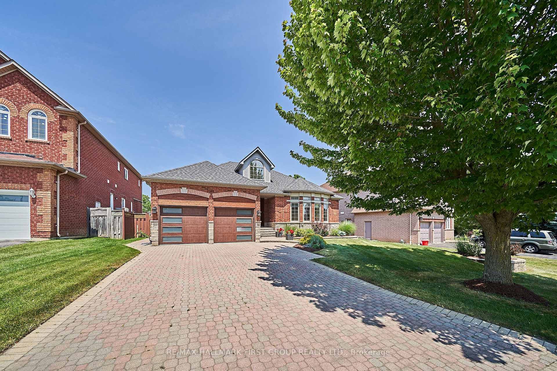 2365 Canterbury Crescent photo 3