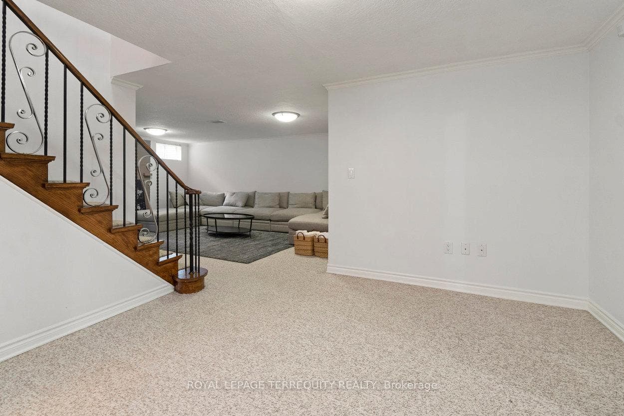 416 The Kingsway N/A photo 30