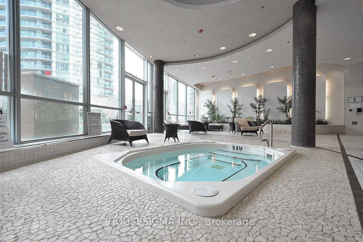 4033 Hurontario Street Unit 312 photo 23