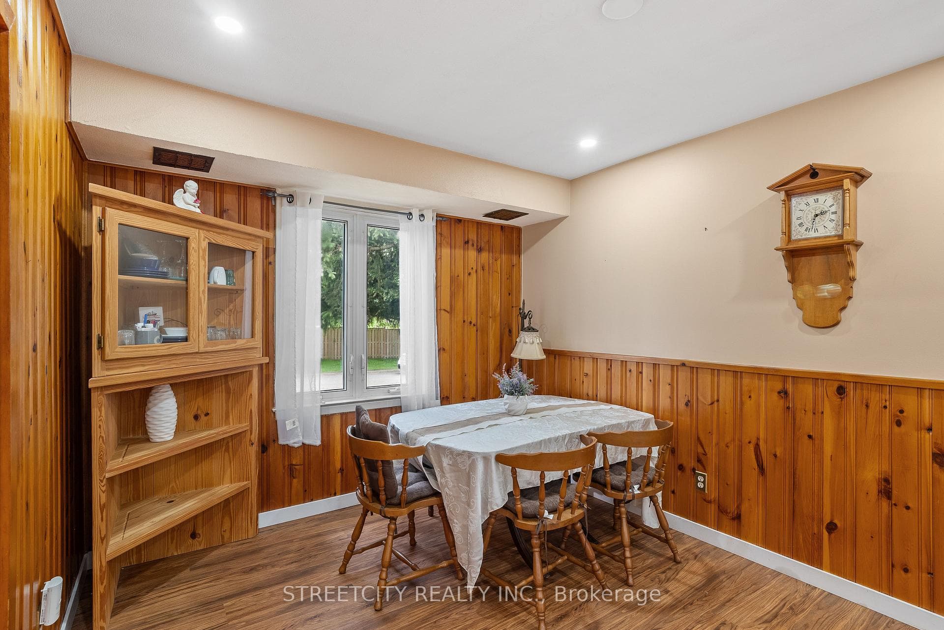 937 Luxton Drive photo 11