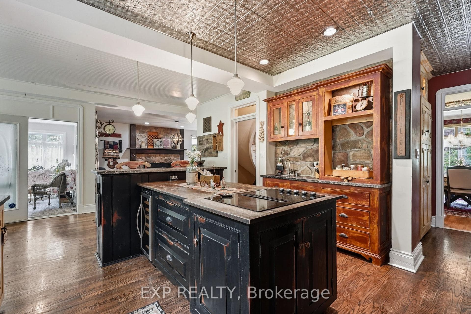 1259 RANDBORO Crescent photo 13