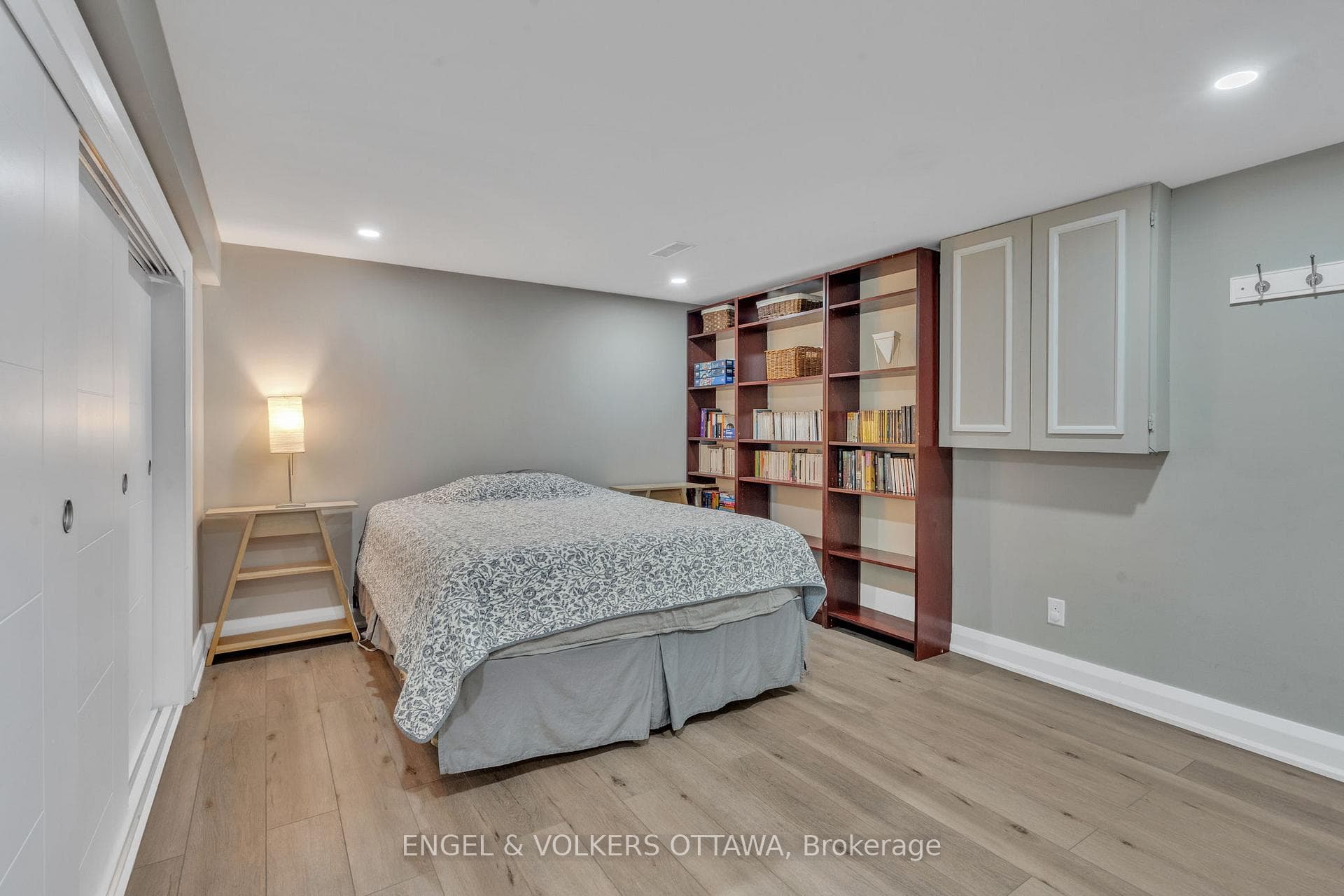 1369 FONTENAY Crescent photo 22
