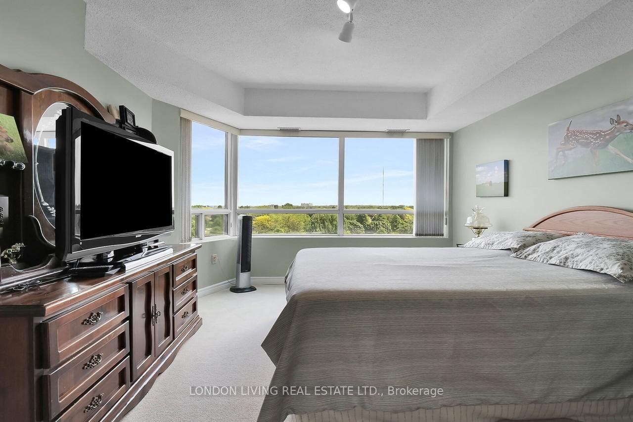 744 Wonderland Road Unit 805 photo 16