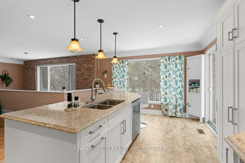 2154 Arne Crescent photo 16