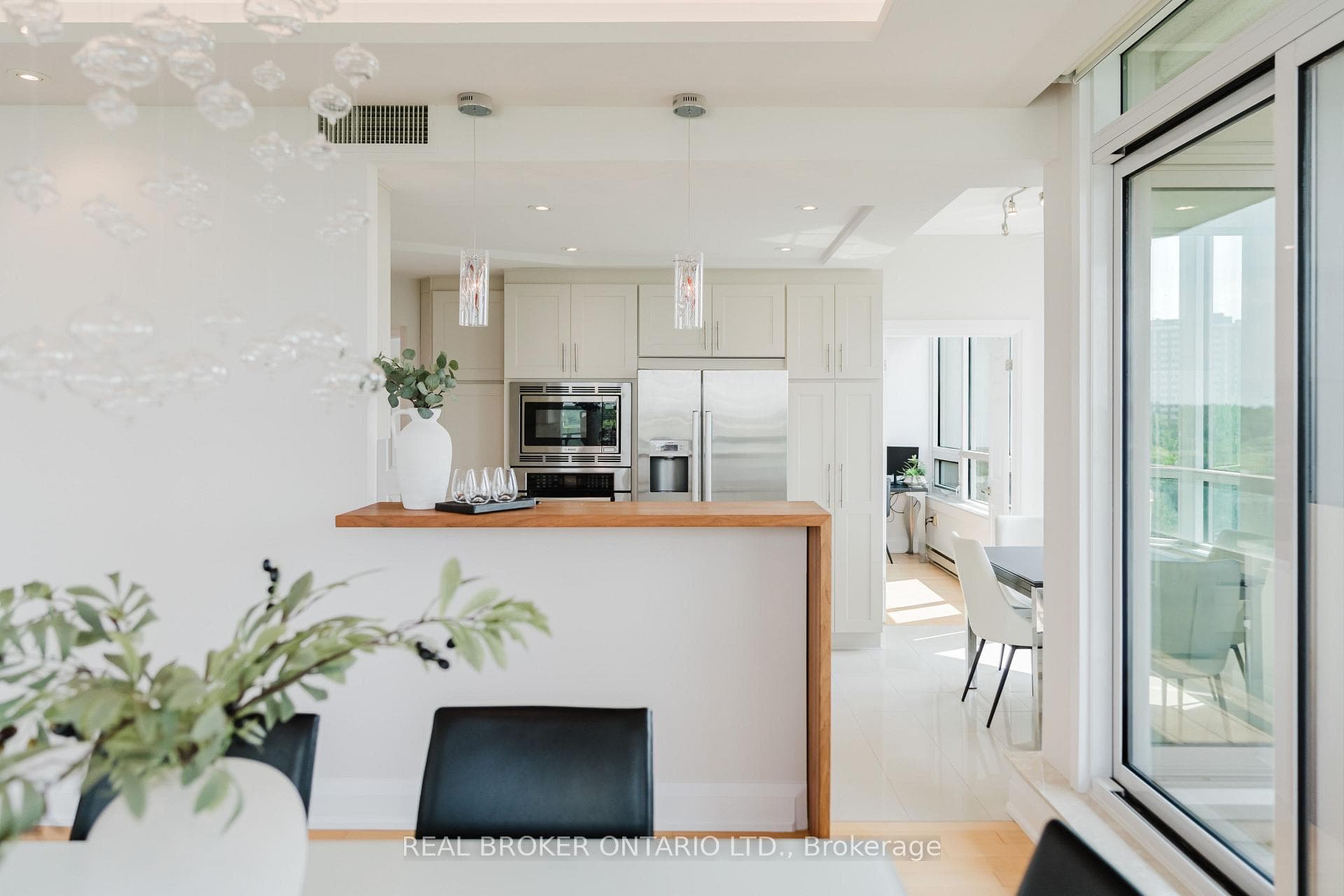 1480 Riverside Drive Unit 806 photo 12