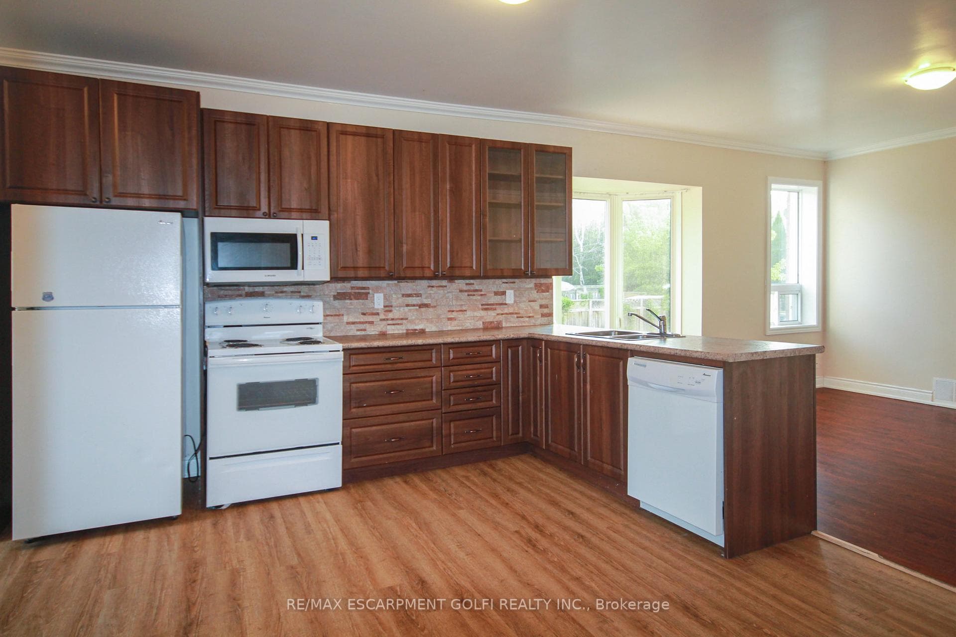 52 Cedar Avenue photo 27
