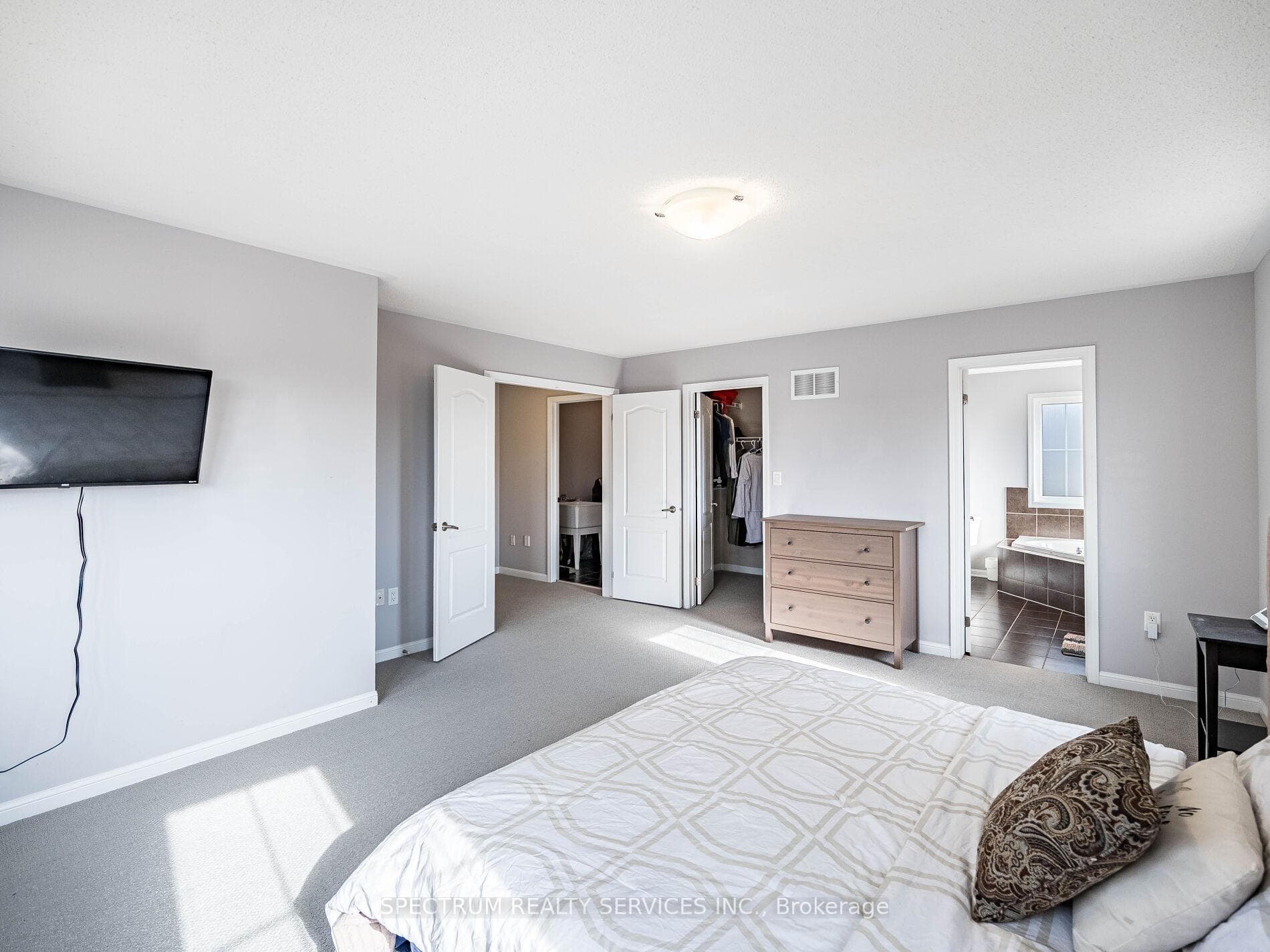 416 Gooch Crescent photo 26