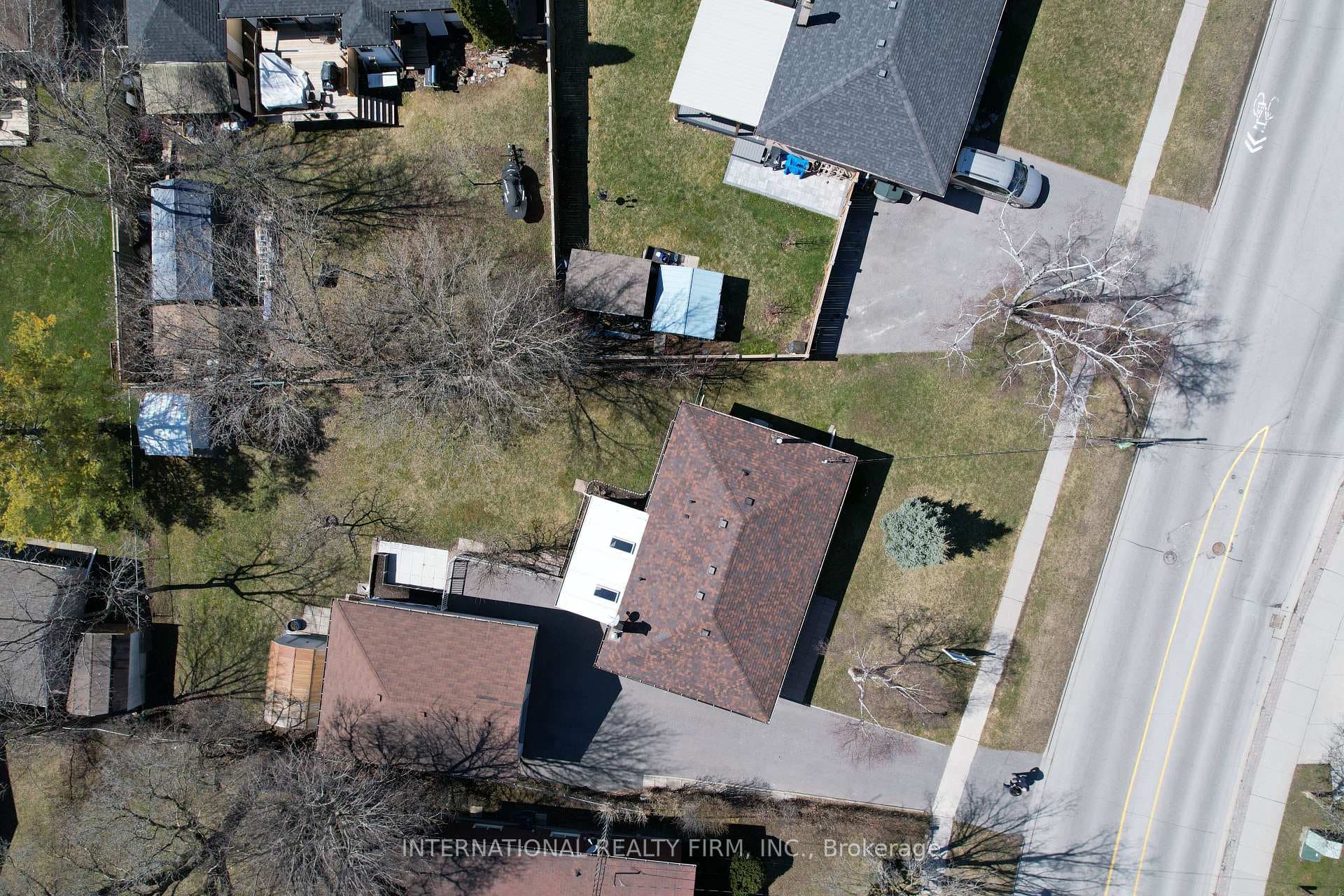9 Vipond Road photo 31