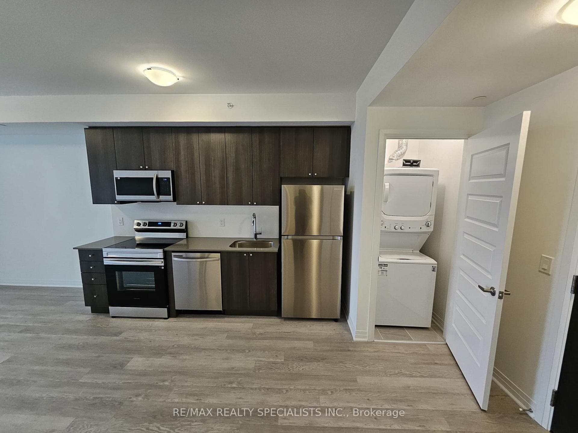 480 Gordon Krantz Avenue Unit 502 photo 5