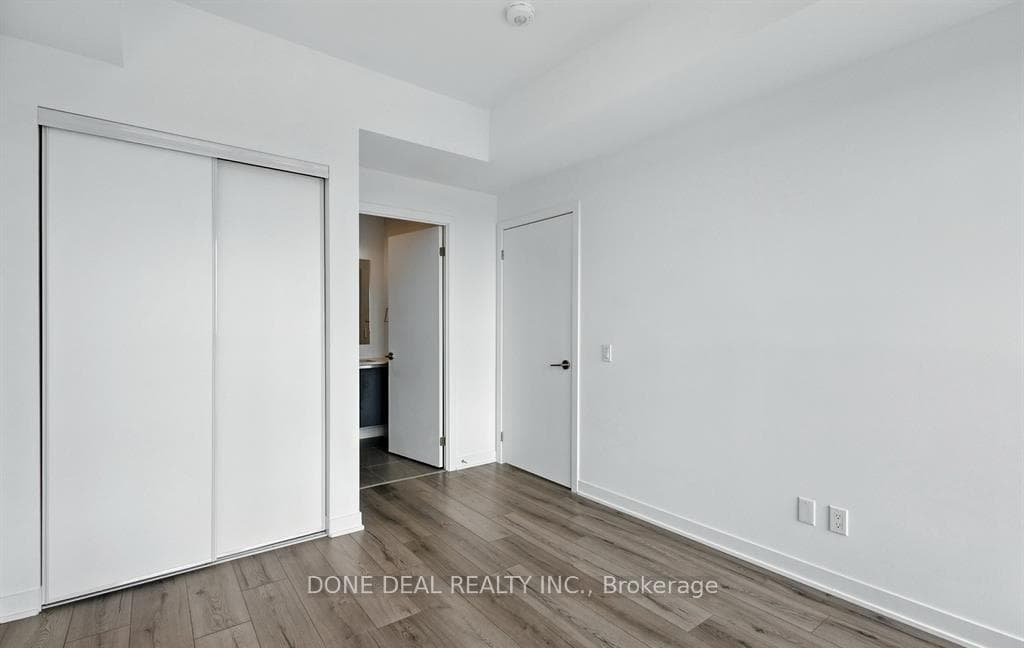 405 Dundas Street Unit 722 photo 13