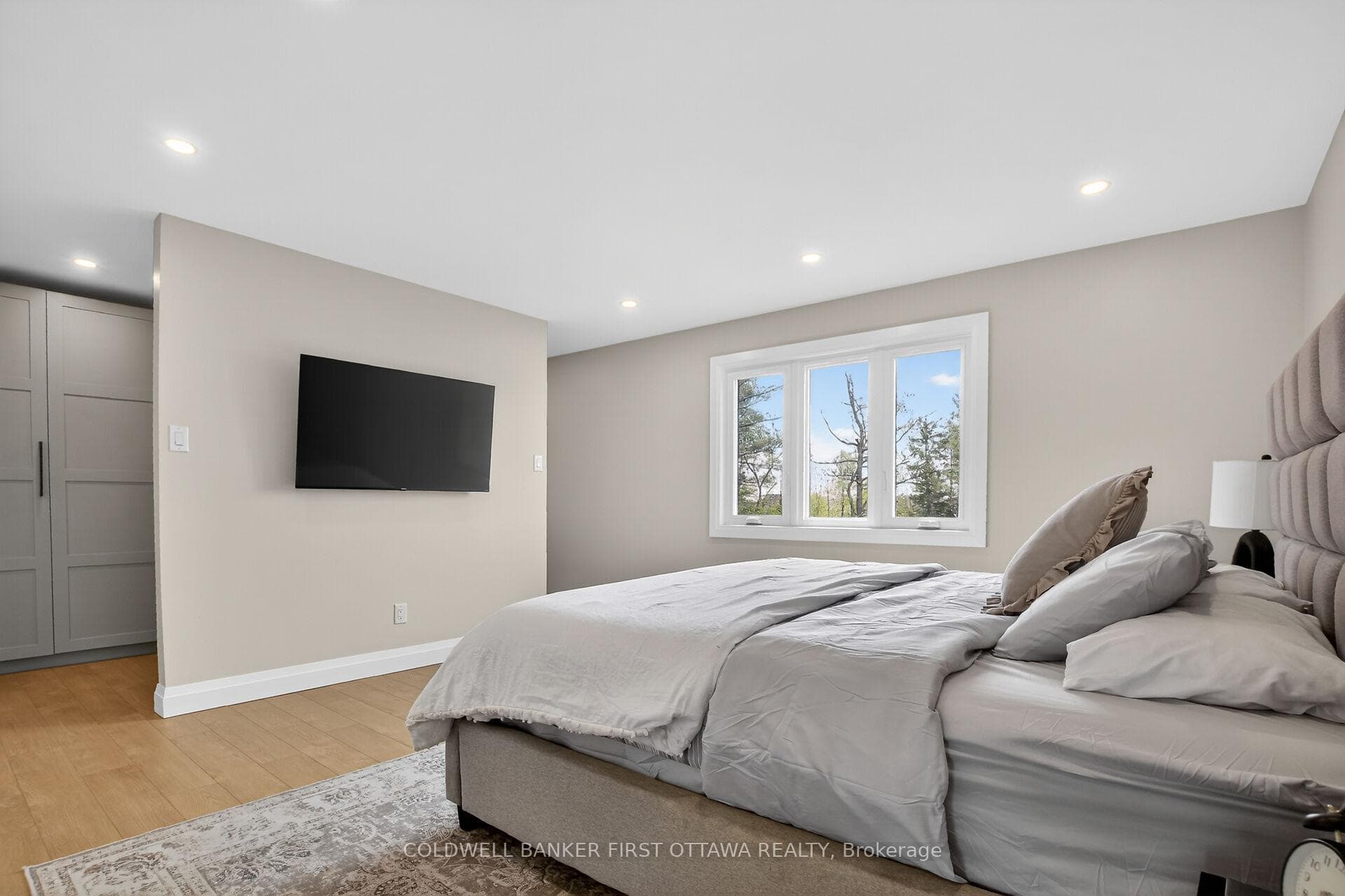207 Owen Lucas Street photo 25
