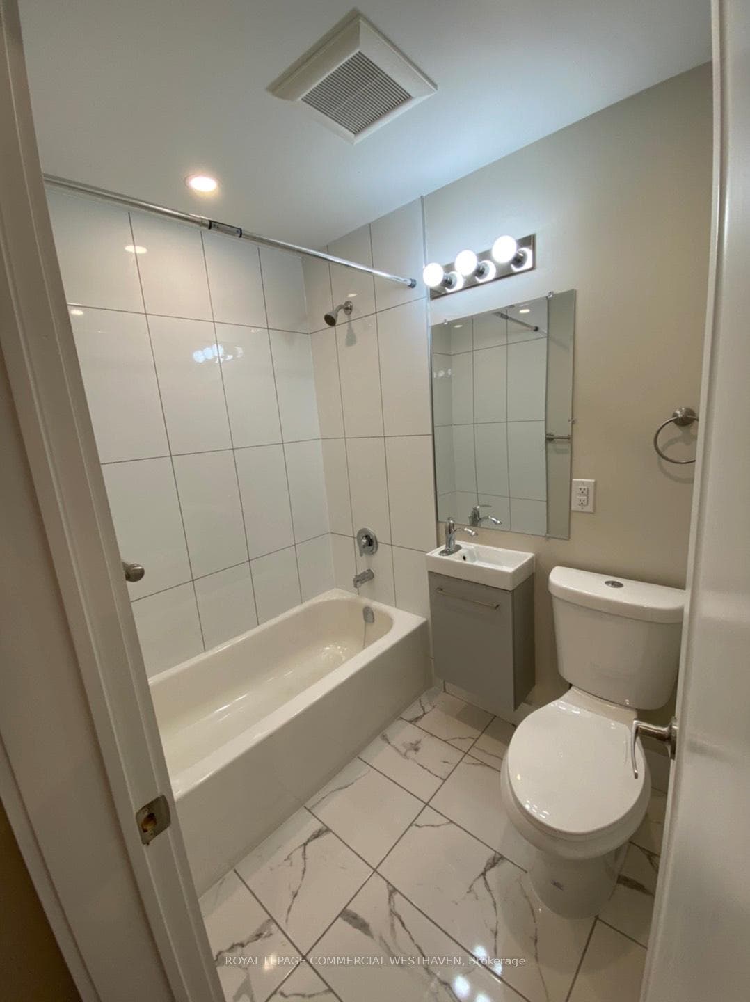 2518 Eglinton Avenue Unit 2 photo 10