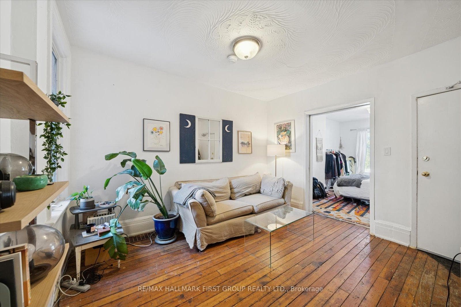 246 Montrose Avenue photo 9