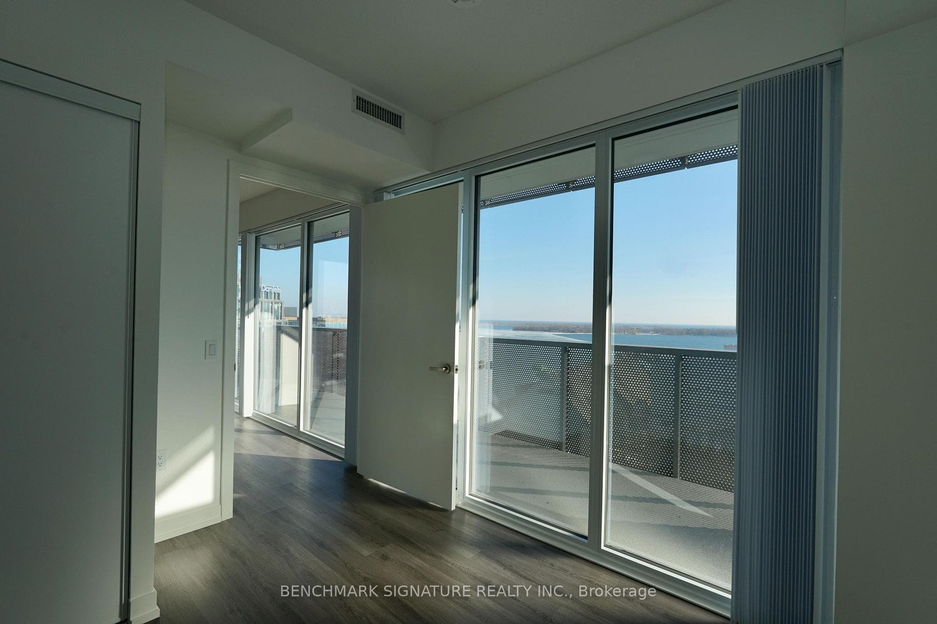 138 Downes Street Unit 1707 photo 10