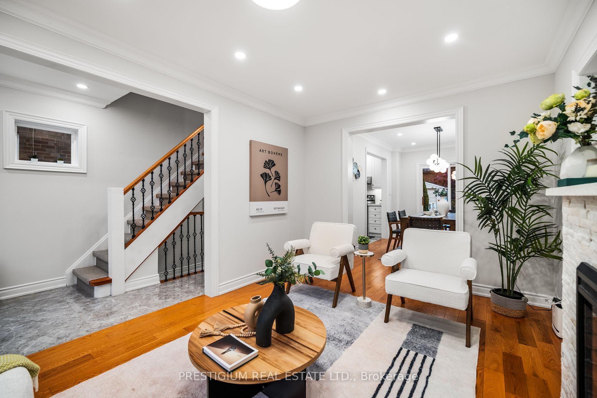 556 Davisville Avenue photo 12