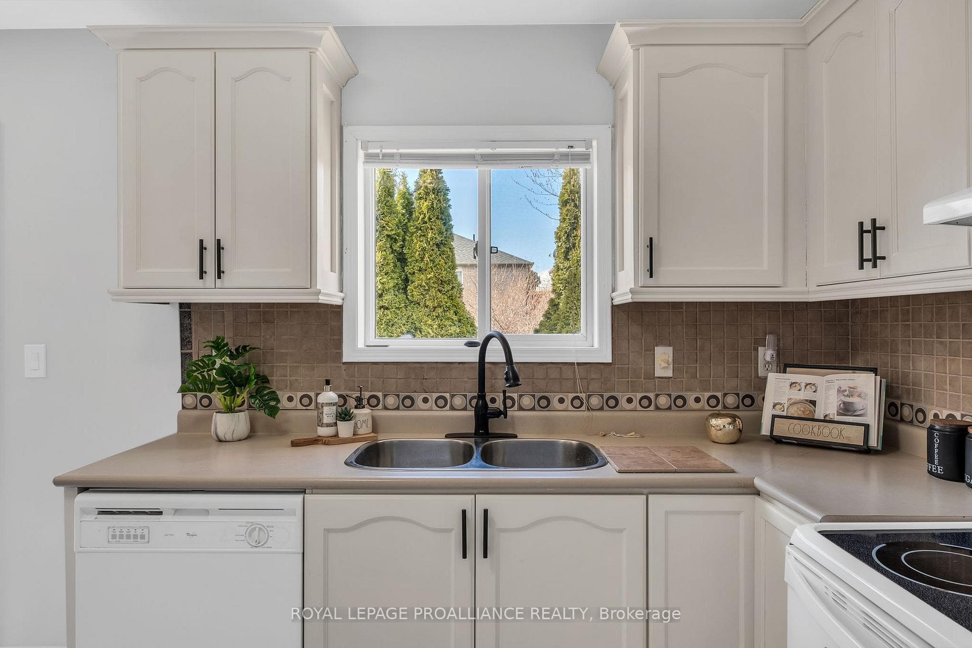 1057 Tillison Avenue photo 17