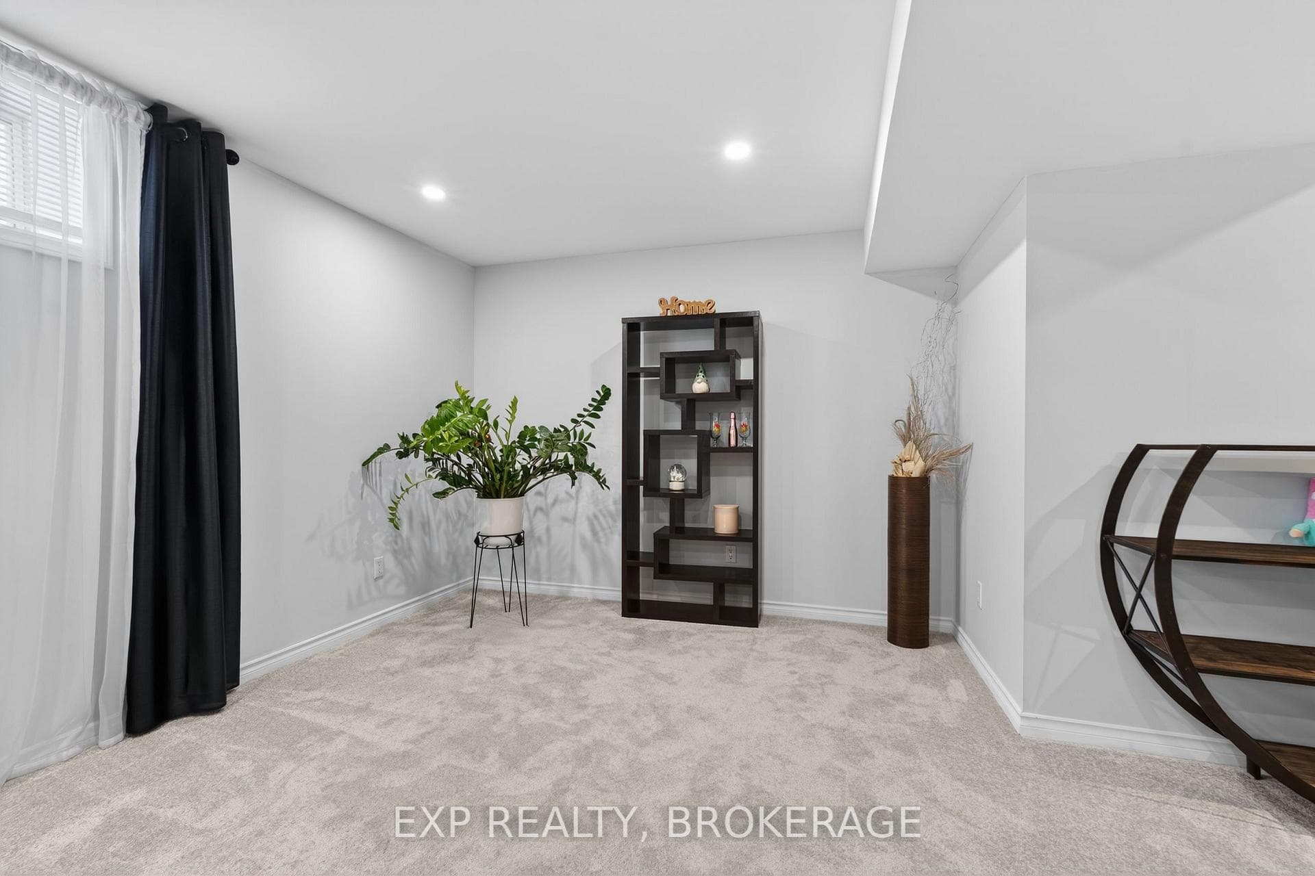 79 DEACON Place photo 26