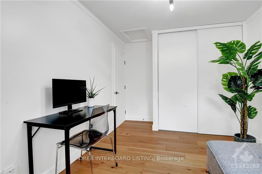 909E ELMSMERE Drive Unit E photo 24