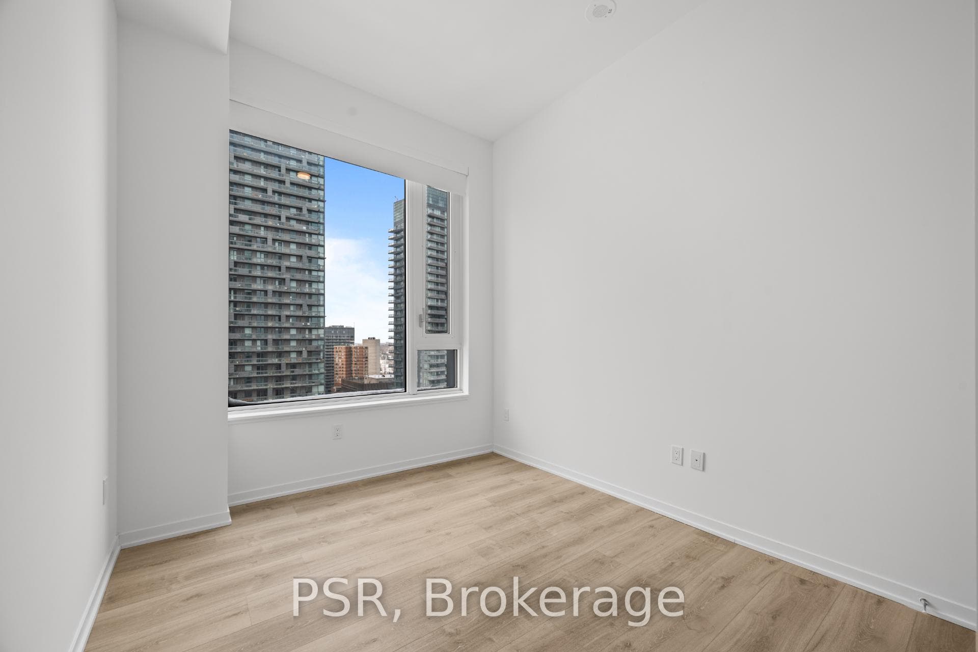 101 Roehampton Avenue Unit 1909 photo 10