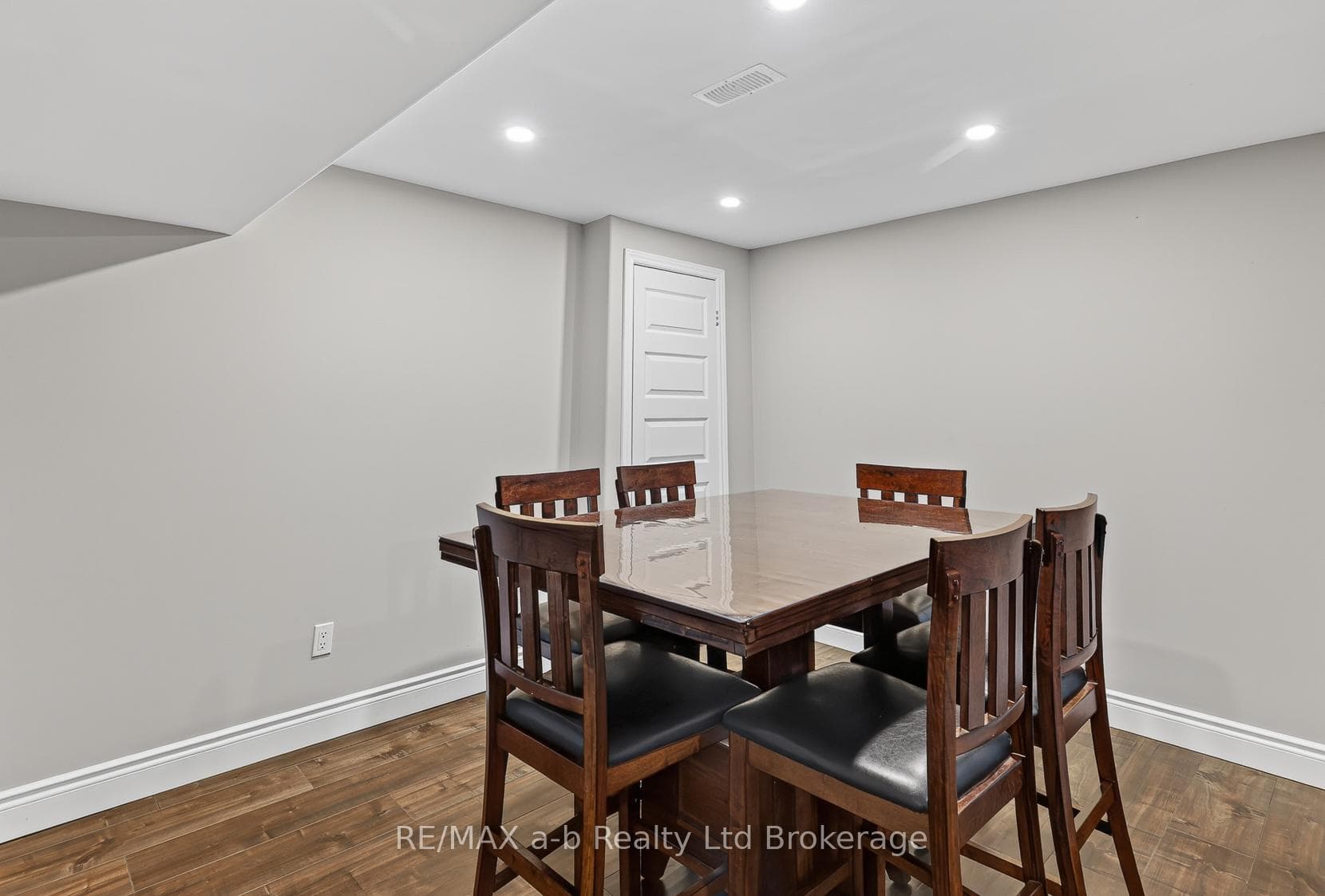 535 Crestwood Court photo 33