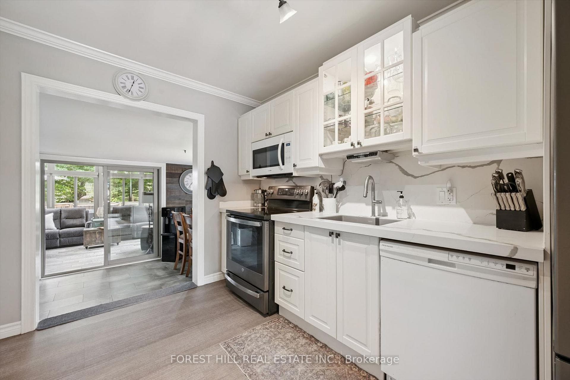 22 Sleeman Avenue photo 11