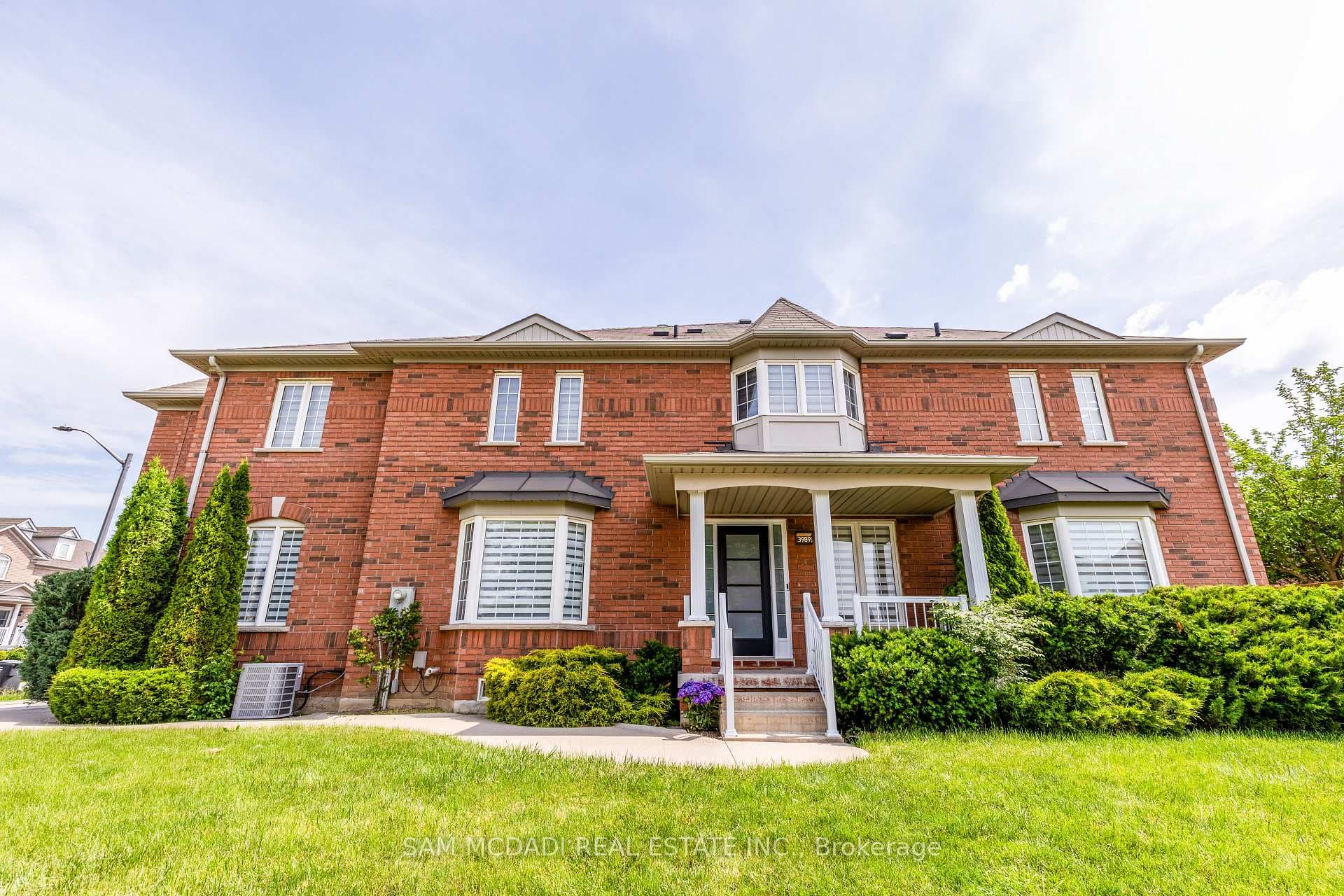 3989 Coachman Circle photo 2