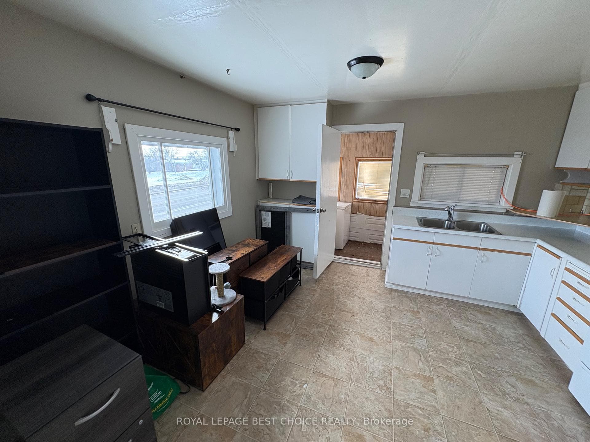 180 Rorke Avenue photo 4