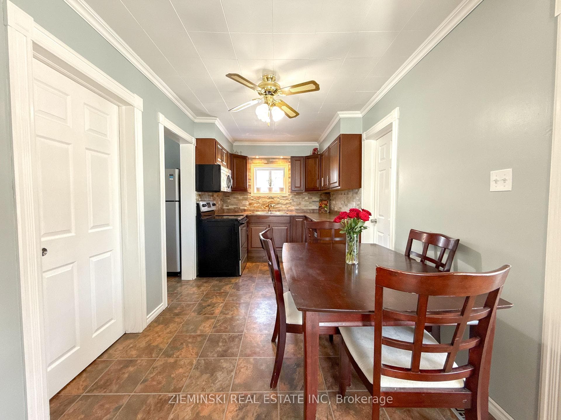 208 Mcdougall Avenue photo 4