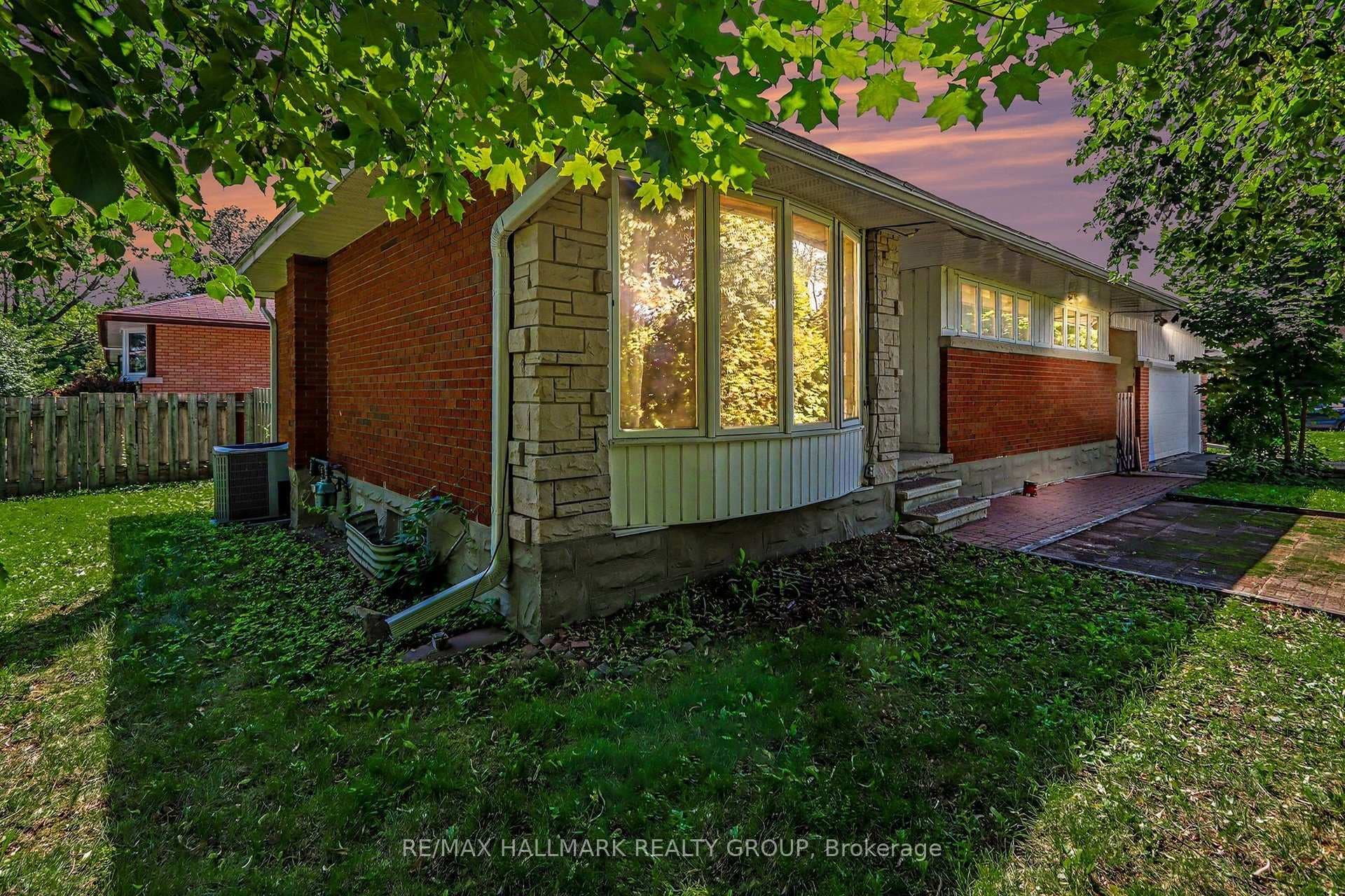 2067 Bangor Street photo 1