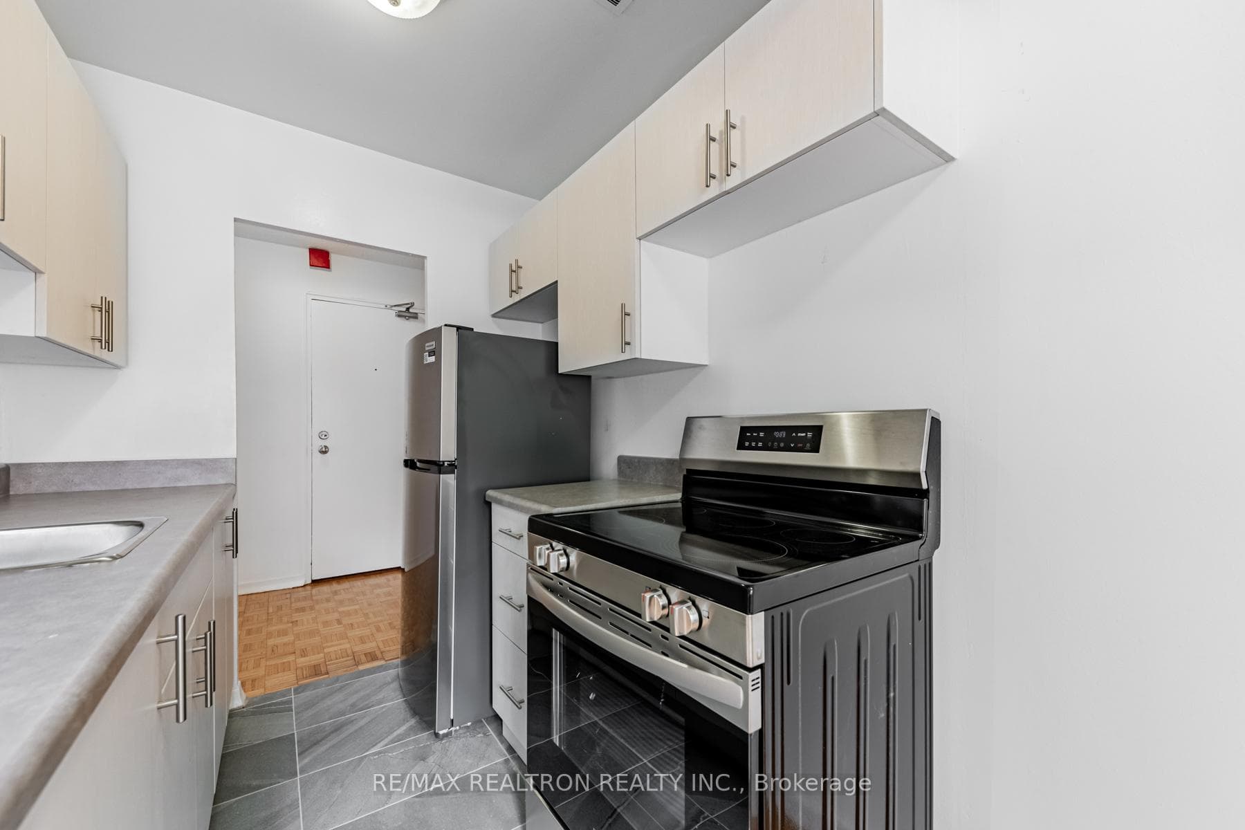 165 Colborne Avenue Unit 202 photo 9