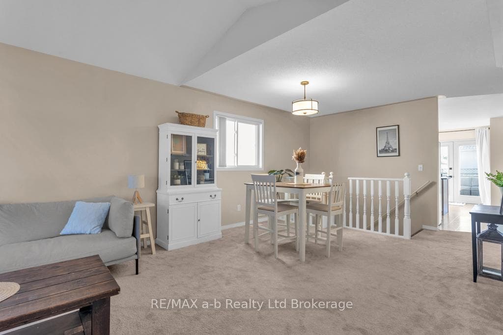 32 Magnolia Drive photo 4