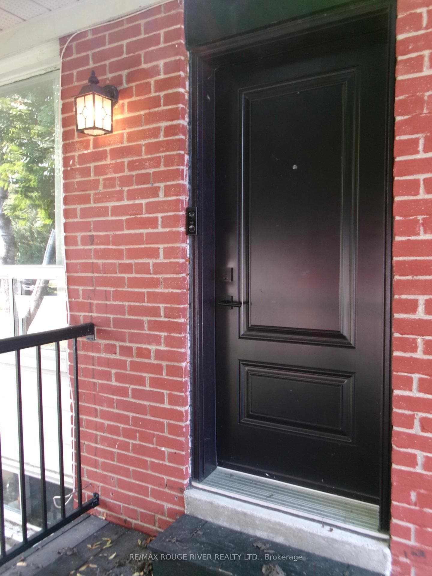 300 Rosedale Drive photo 3
