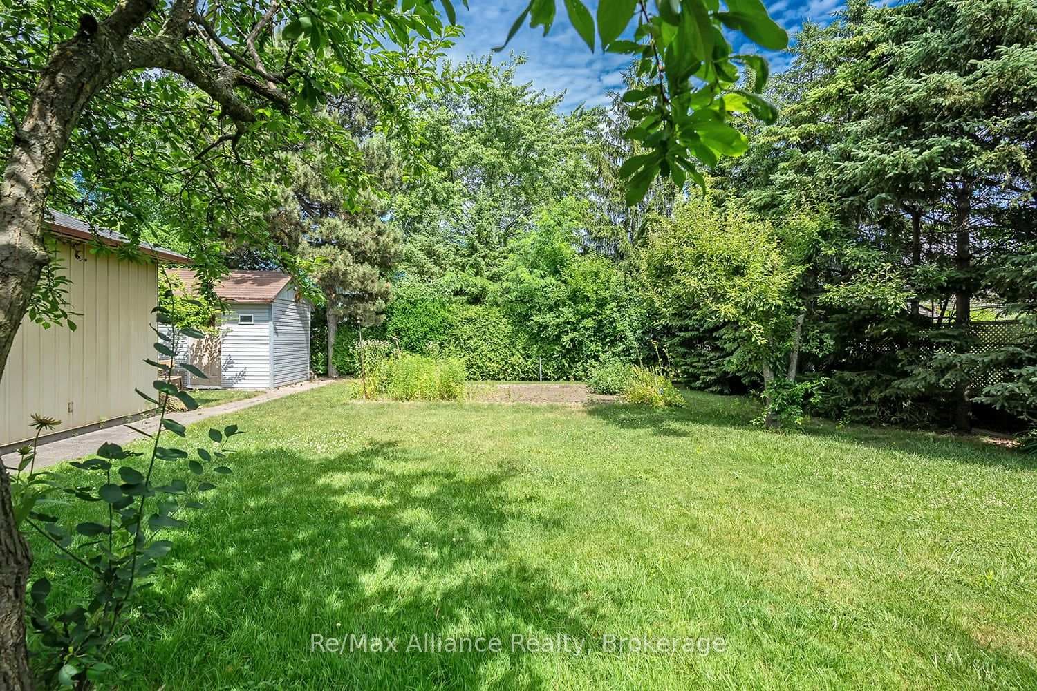 543 Pinegrove Road photo 32