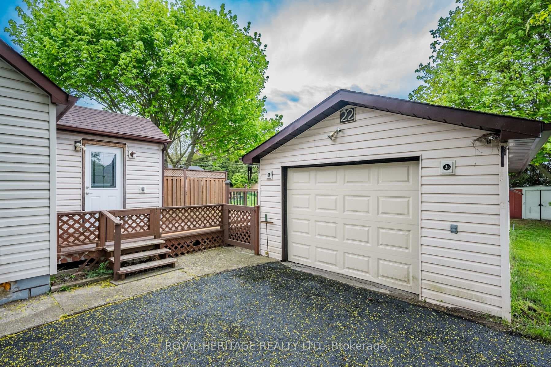 22 Carleton Boulevard photo 24
