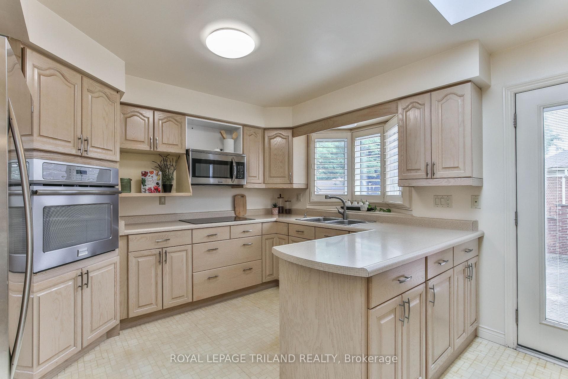 60 ROSECLIFFE Crescent Unit 8 photo 10