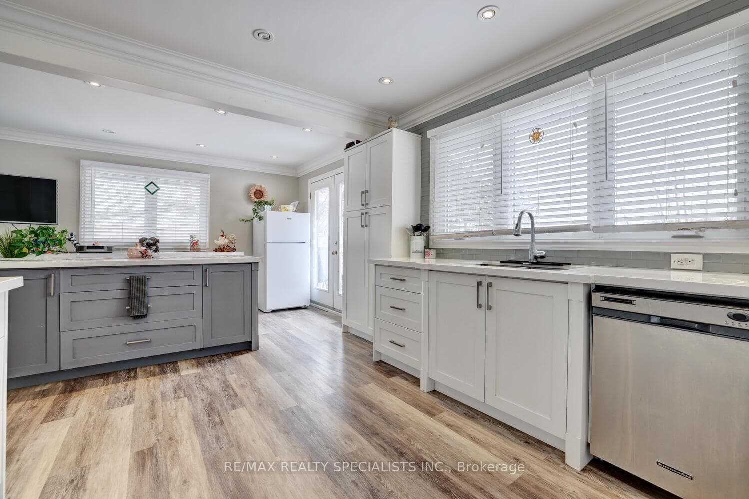LED pot lights and crowen moldings.
