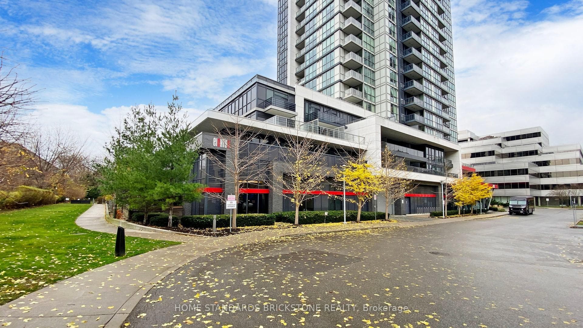 88 Sheppard Avenue Unit 313 photo 4