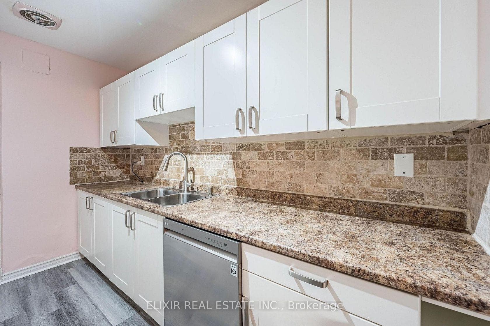 15 Elizabeth Street Unit 605 photo 12