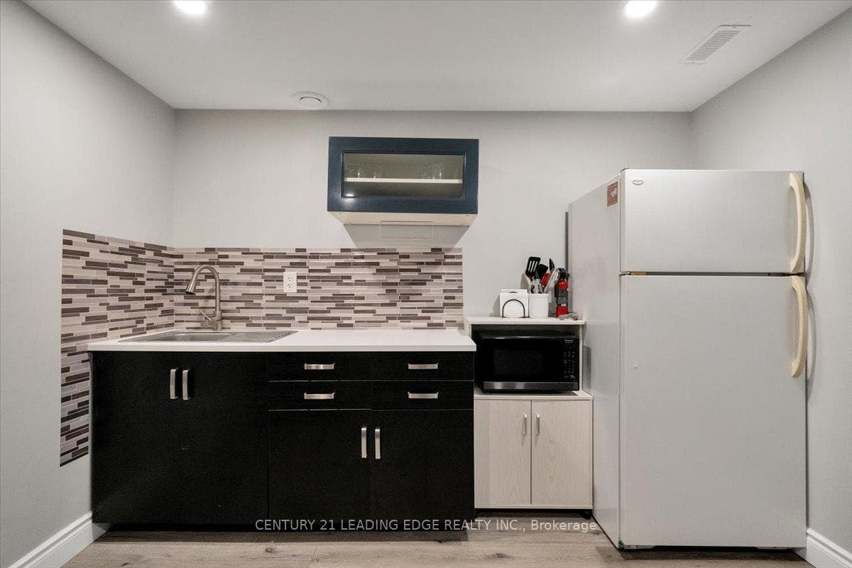231 Linden Court photo 22