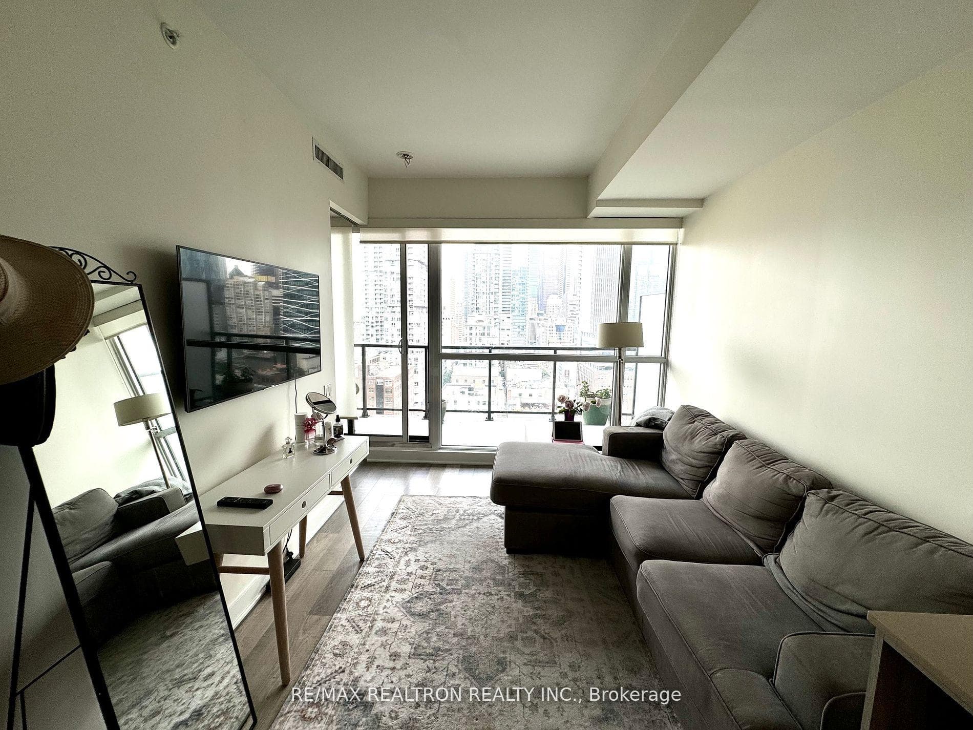 290 Adelaide Street Unit 1607 photo 9