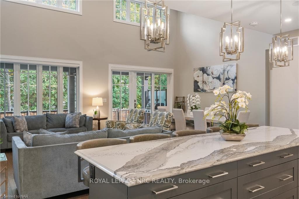 Huge windows with upper windows for added natural