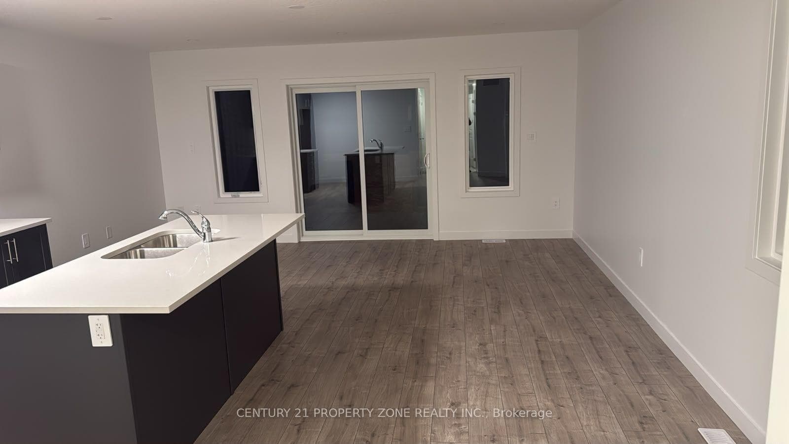 4 Red Oak Common photo 2