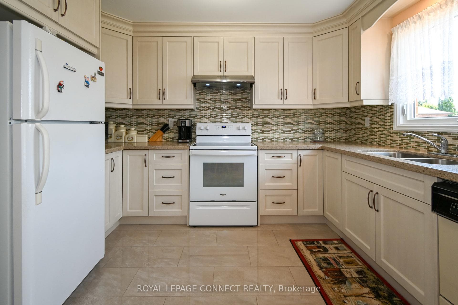 120 Aspen Crescent photo 7
